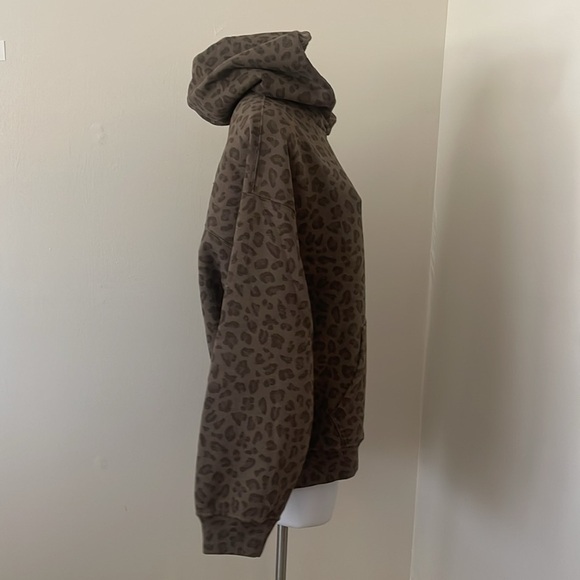 (NWT) Abercrombie & Fitch Men’s Essential Popover Hoodie Animal Print, Medium - Picture 8 of 16